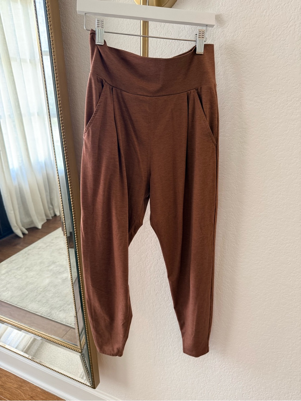 Vuori High-Waist Relaxed Harem Pants - Brown